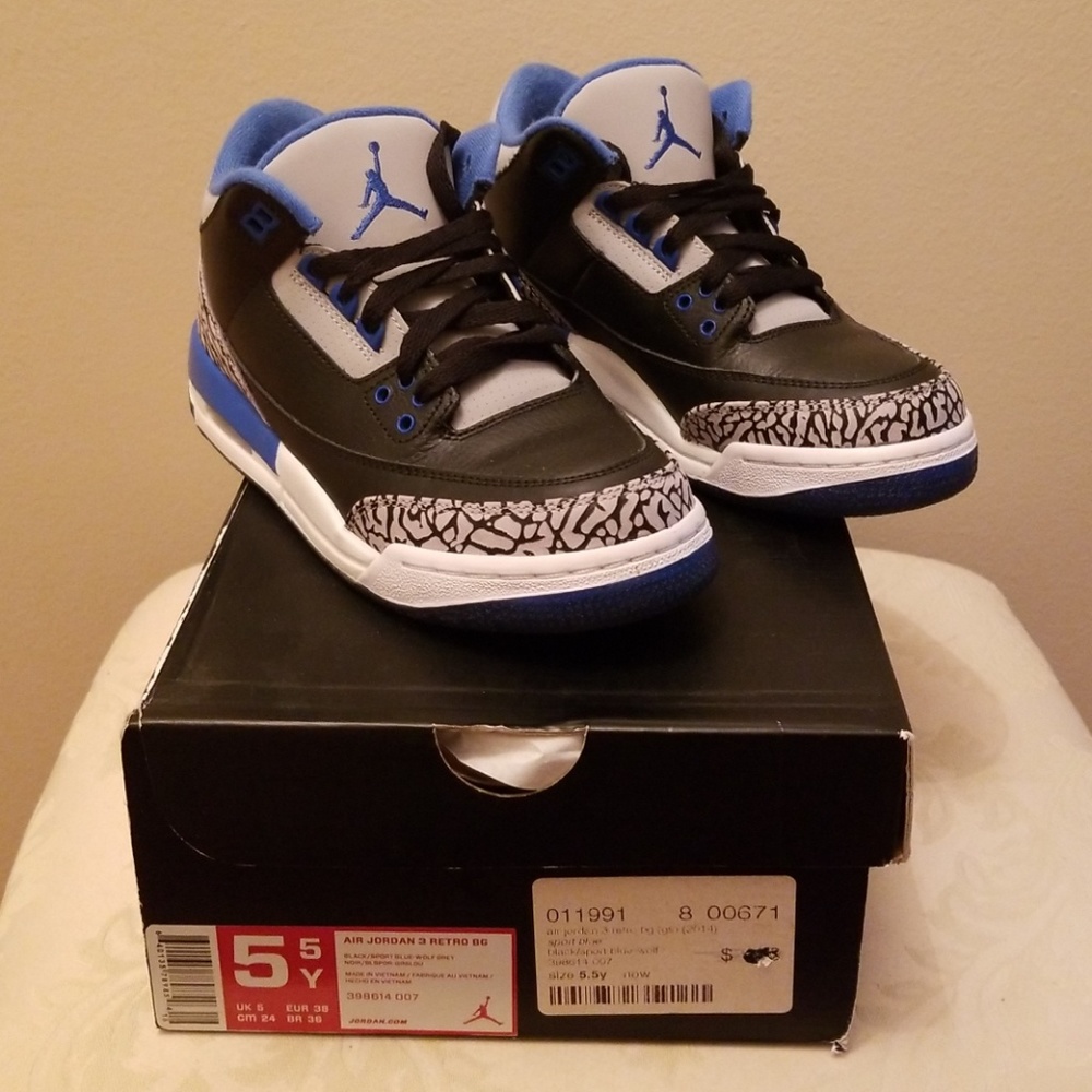 Air Jordan 3 Sport Blue, GS 5.5.  LIGHTLY WORN!